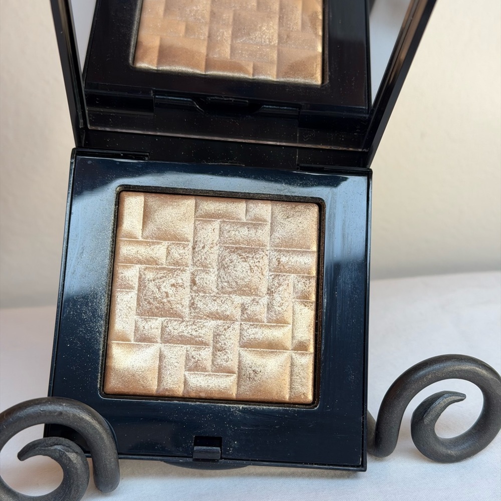 NEW Bobbie Brown MOON Glow Highlighter - Picture 2 of 3